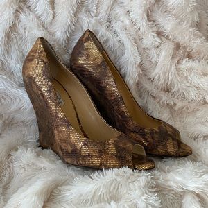 OSCAR DE LA RENTA Gold Metallic Cork Wedge Heels